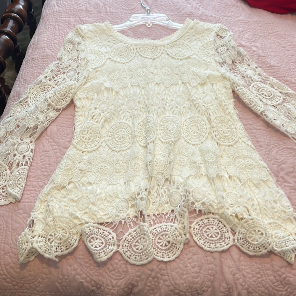 Ladies Lacey, long top size small